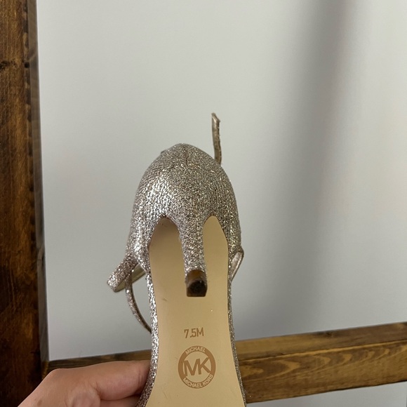 Only worn once for a occasion, 7 1/2, open toe heels - Picture 5 of 5